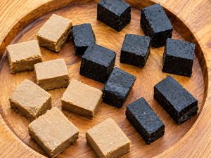Homemade Persian black curd recipe