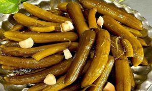 Khiar shoor Pickled cucumbers with pickled garlic on a tray