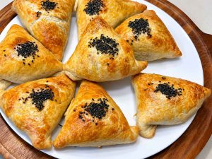 Easy Samsa Recipe with crispy pastry and juicy meat