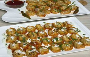 Mantu with tomato sauce