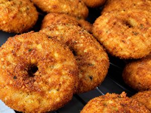 Easy Felafel recipe with golden crispy chickpea balls