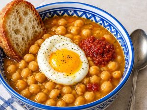 Traditional chickpea Lablabi with warm flatbread