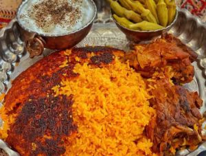 Chekdermeh with yogurt and pickles