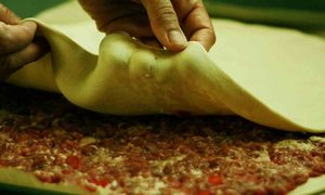 How to put meat in ishleki dough
