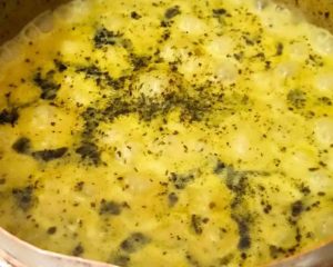 Dovga with mint and fried onions
