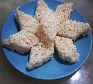 Bahardane or berenjak rice cake in a traditional dish