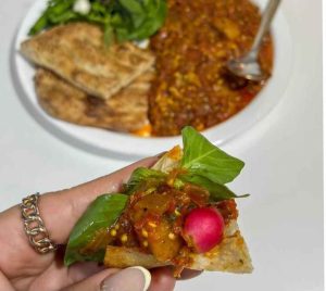 Mirza Ghasemi with bread and basil