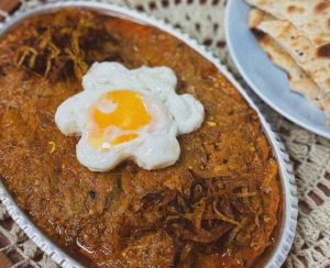 Mirza Ghasemi with rice in a pot