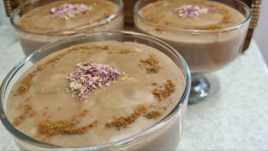 Muhallebi with cinnamon and rose petals