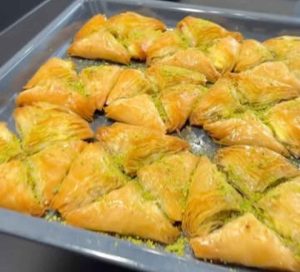 Triangular and Sliced ​​Baghlava