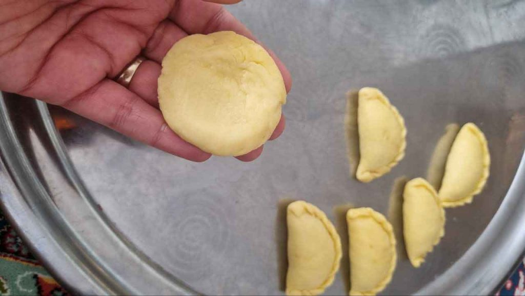 Ghottab Ghottab: Cooking authentic Iranian sweets in a few minutes - YummCook ...