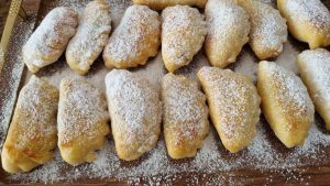 Ghottab with sifted powdered sugar