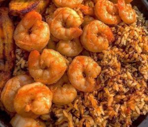 Shrimp pilaf Meygoo Polo with paprika flavor
