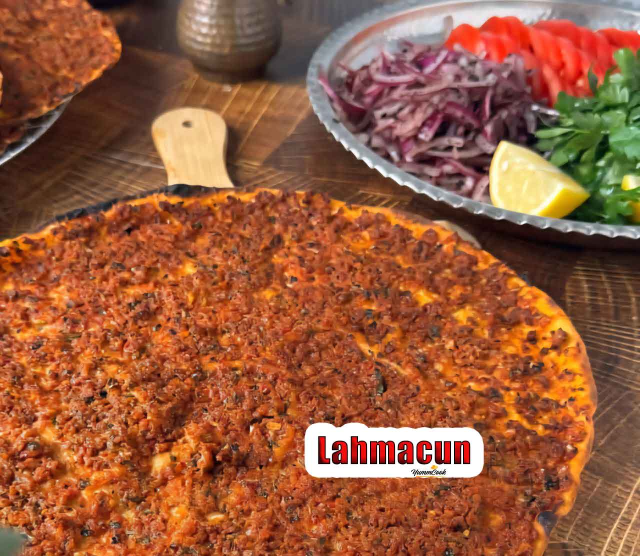 Lahmacun with fresh minced meat