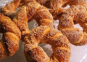 Sesame-filled simit bread