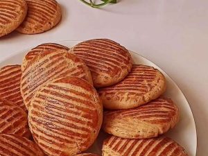 Instant and tasty Iranian Koloocheh