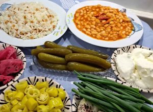 Kuru Fasulye with pickles and rice