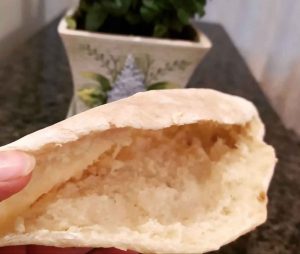 The inner texture of Samoon bread