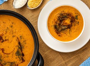 Freshly cooked Ezogelin soup with aromatic Turkish spices.