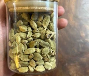 Green cardamom pods for homemade kheer recipe