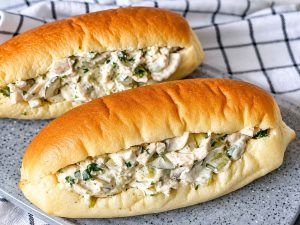 Easy Iranian chicken sandwich recipe with creamy sauce