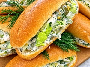 Traditional Persian-style chicken sandwich with mushrooms