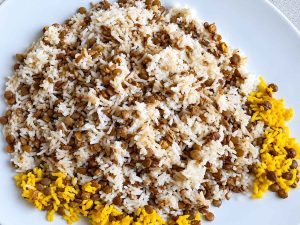 Adas polo with raisins and saffron