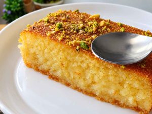 Basbousa recipe with yogurt and semolina