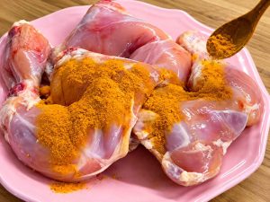 Seasoning chicken for Morgh-e Torsh recipe